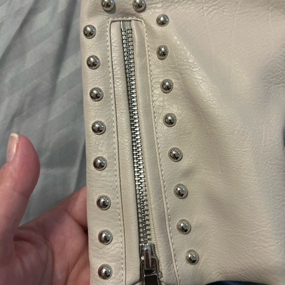 Floral Embroidered Women's Leather Jacket - Picture 3 of 3